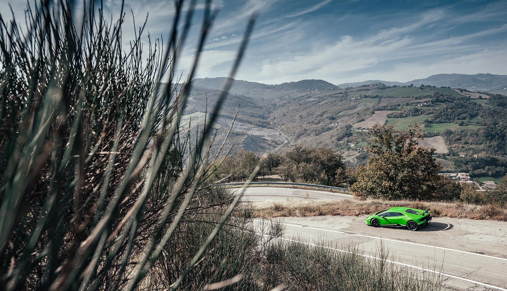 Lamborghini Huracán na&nbsp;malowniczej górskiej drodze