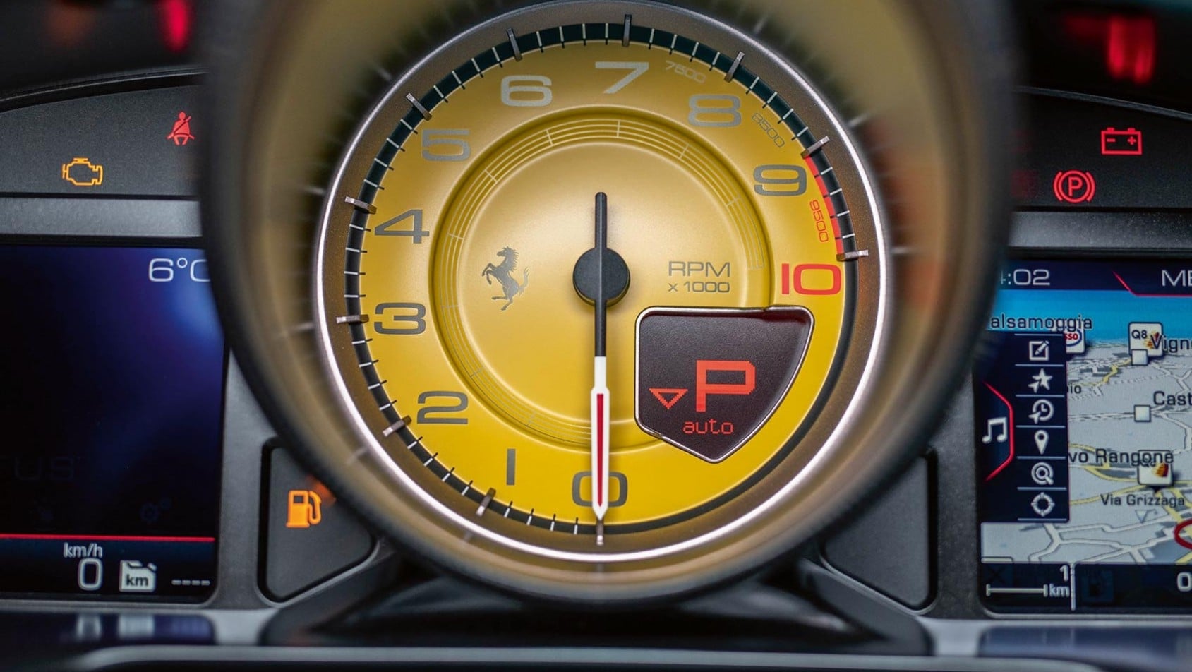 Obrotomierz Ferrari 812 Competizione wyskalowany do 10 000 obr./min