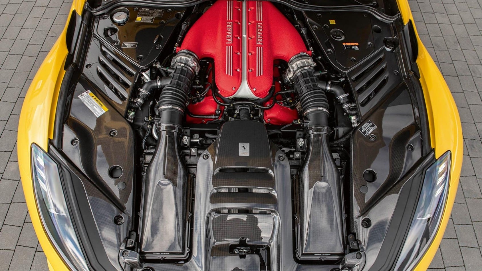 Wolnossący silnik V12 Ferrari 812 Competizione o mocy 830 KM