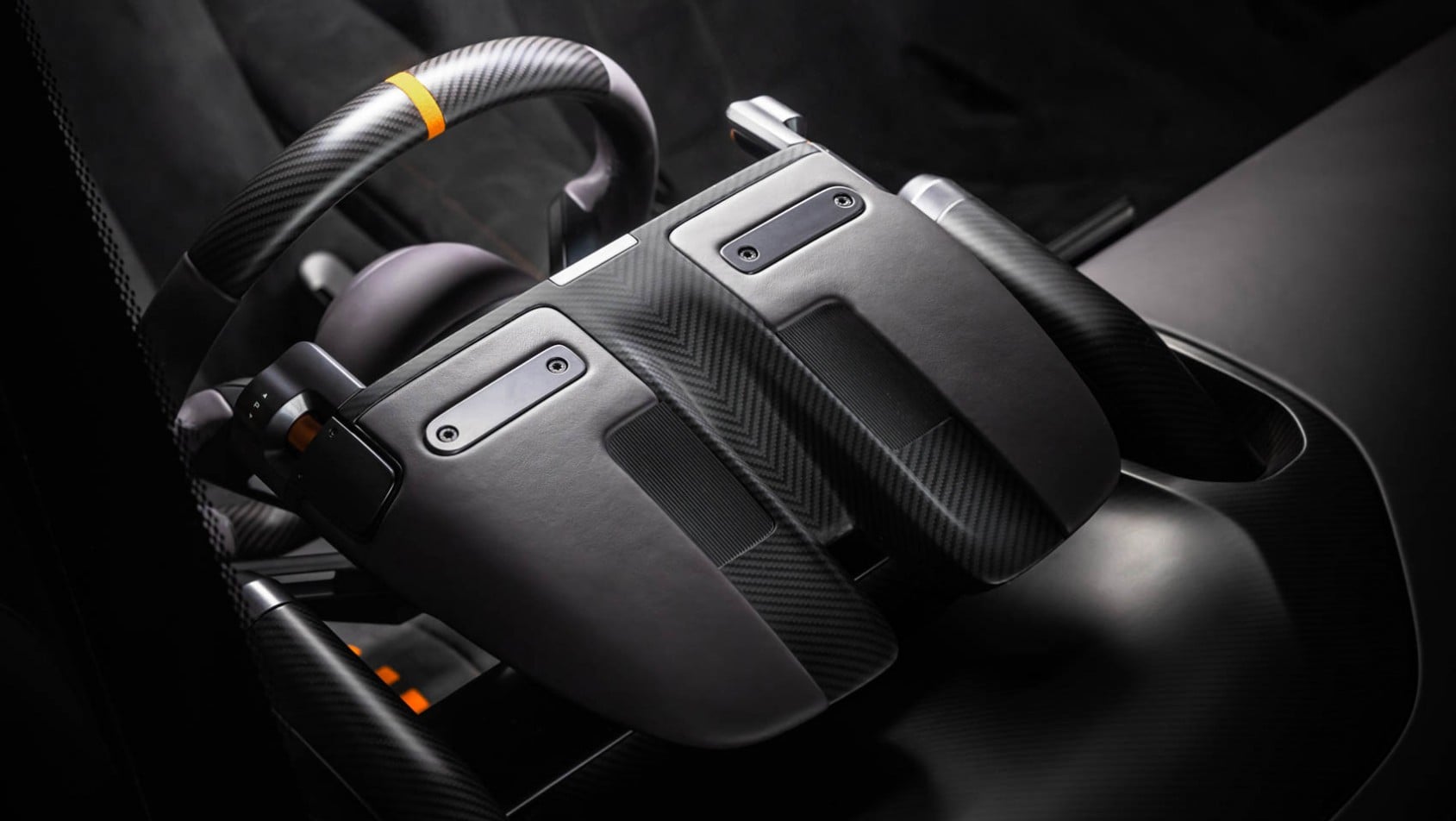 McLaren McL 6GT wnętrze