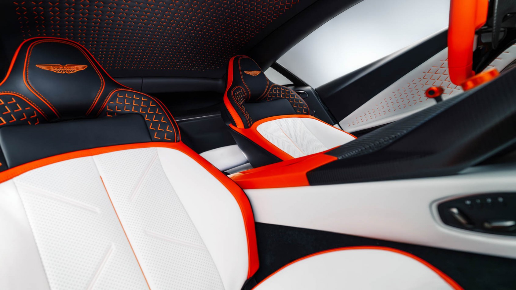 Aston Martin Valen fotele