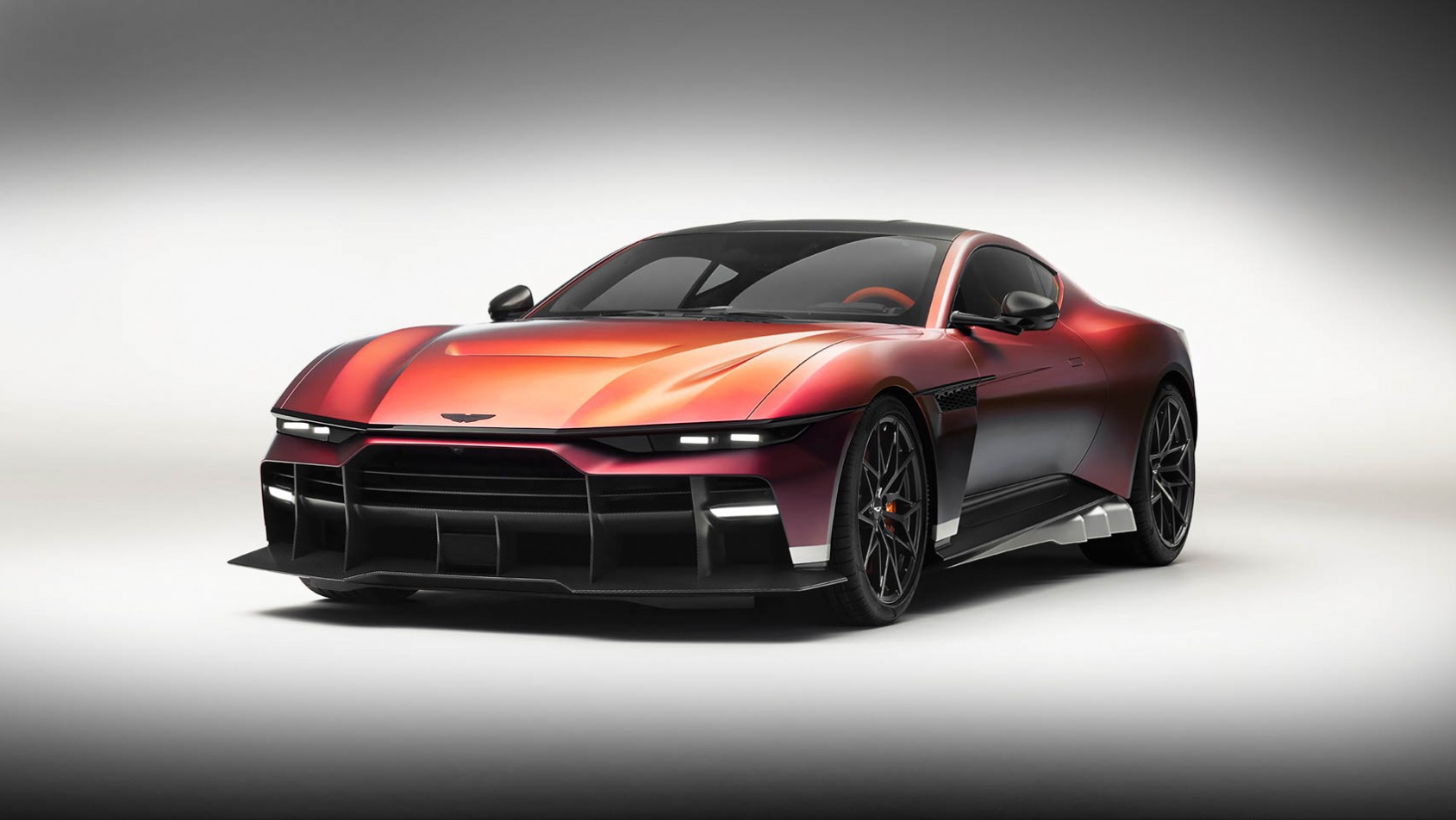 Aston Martin Valen premiera