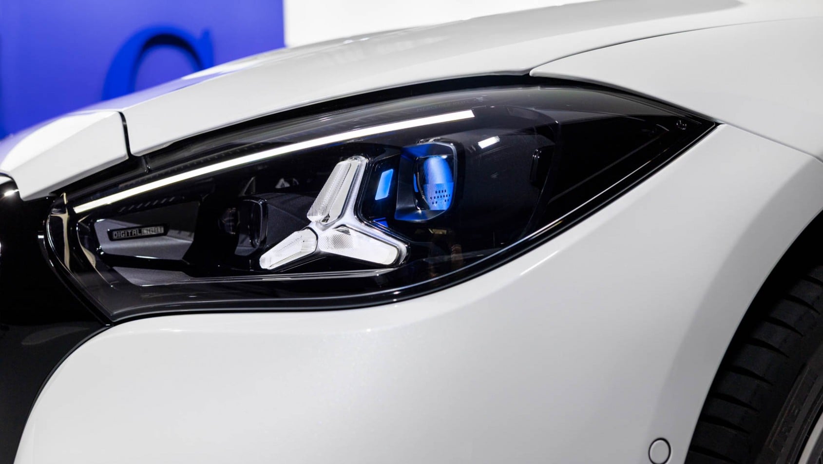 2026 Mercedes-Benz klasa C reflektory