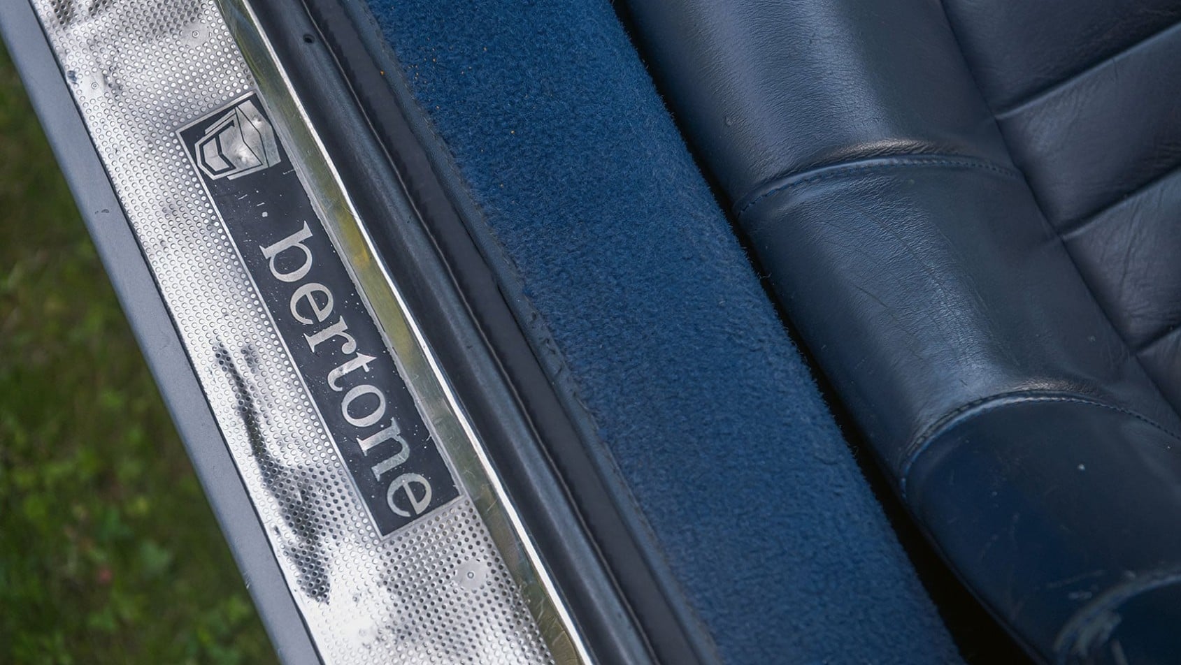 Listwa progowa Bertone we wnętrzu Lamborghini Miura P400 S