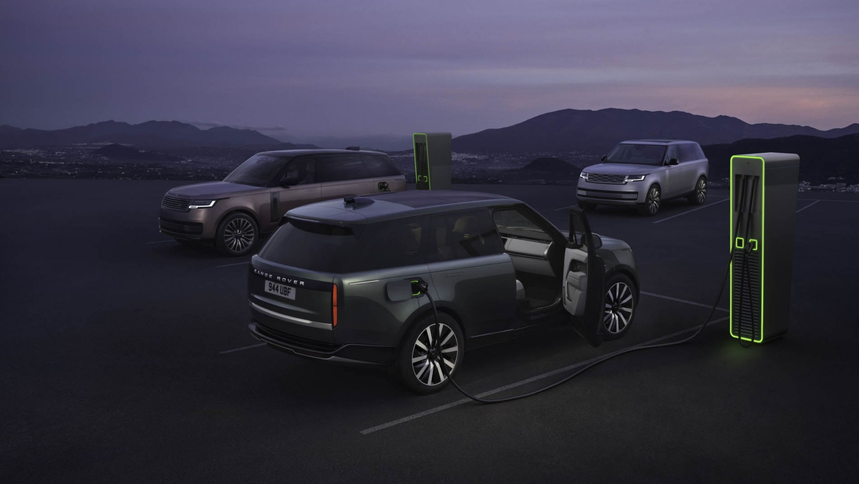 RANGE ROVER ELECTRIC ładowanie
