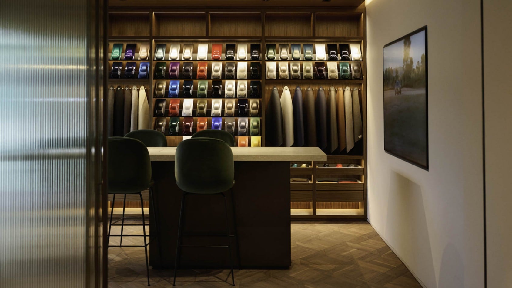 Aston Martin Q salon