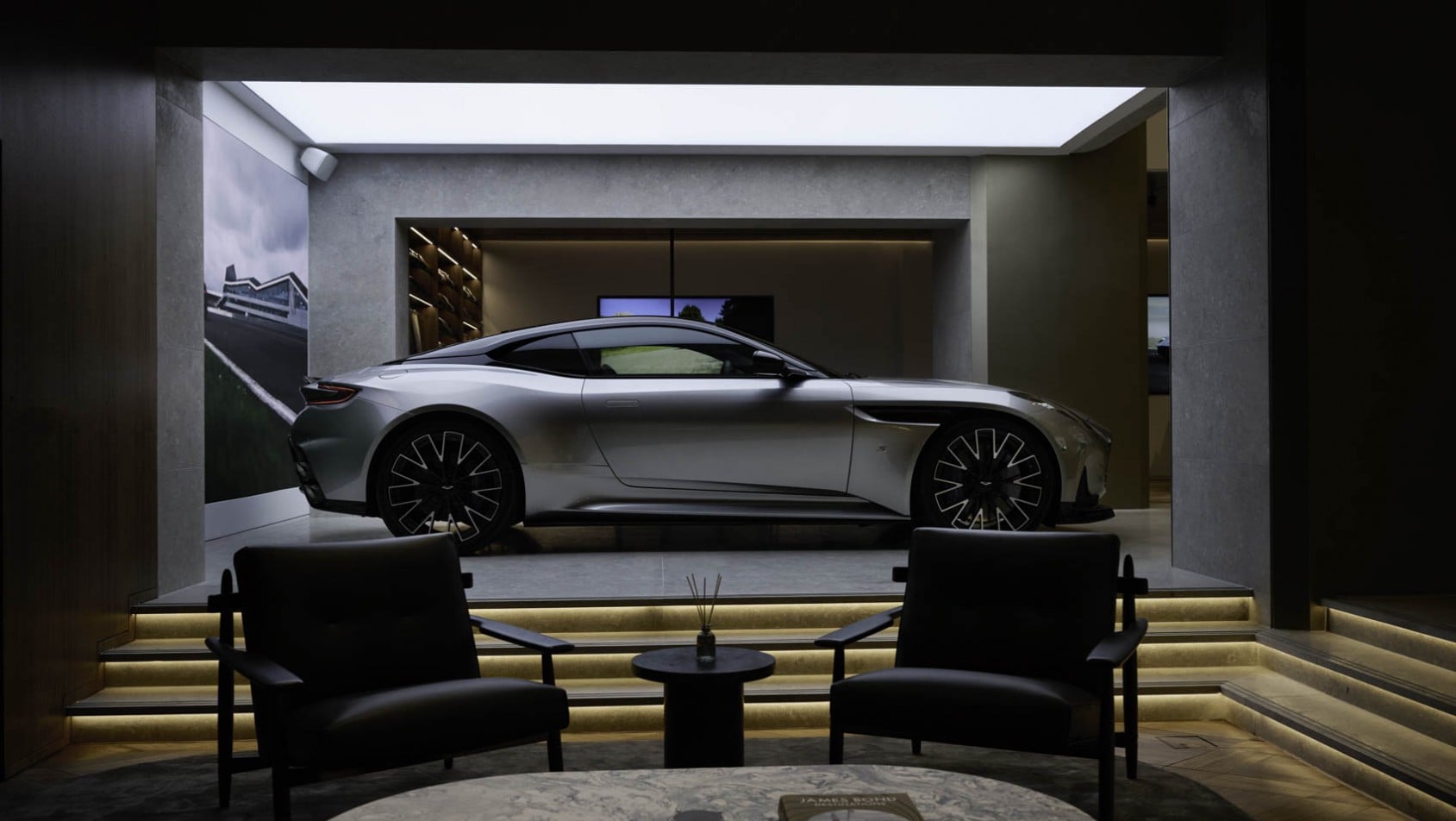 Aston Martin vantage salon mayfair