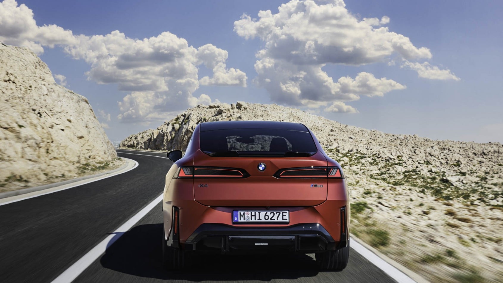 BMW iX4 tył