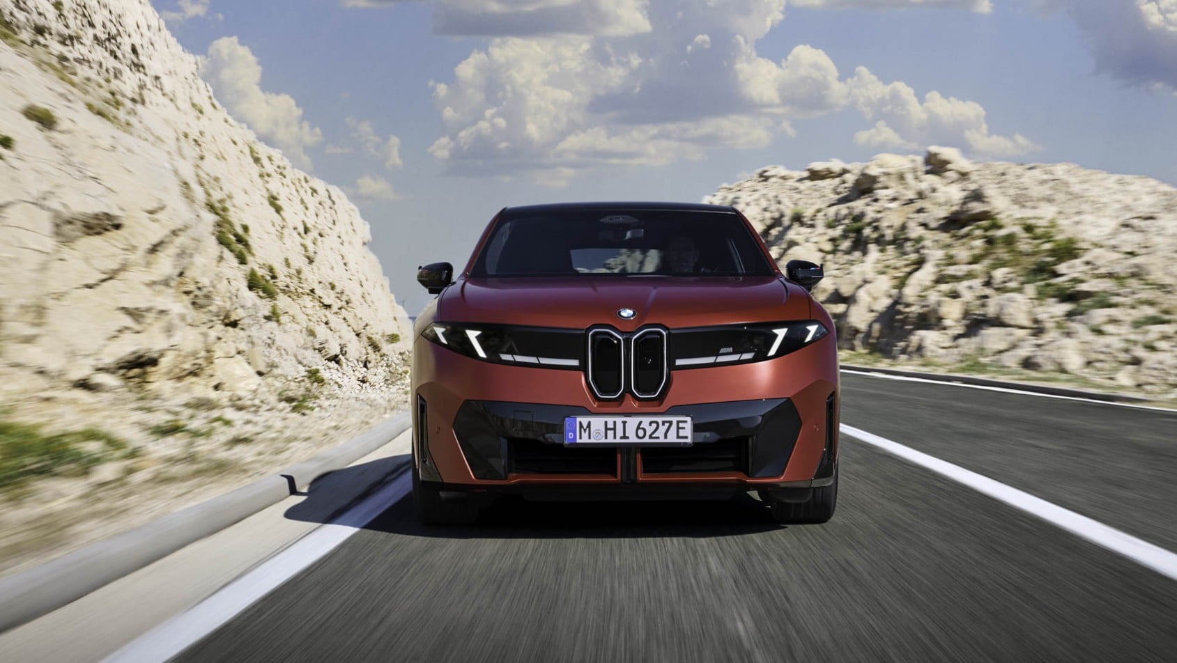 BMW iX4 przód