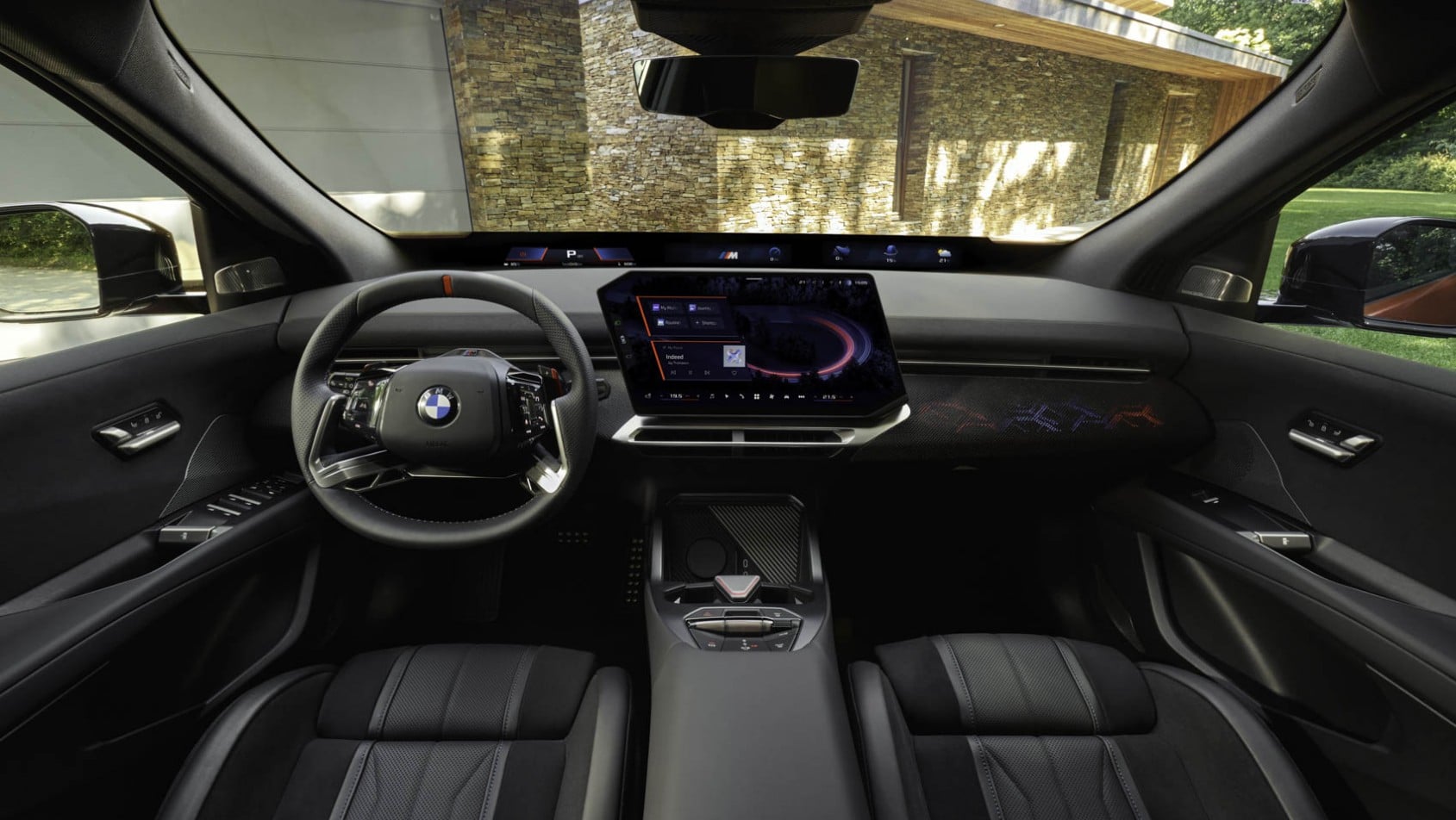 BMW iX4 kokpit
