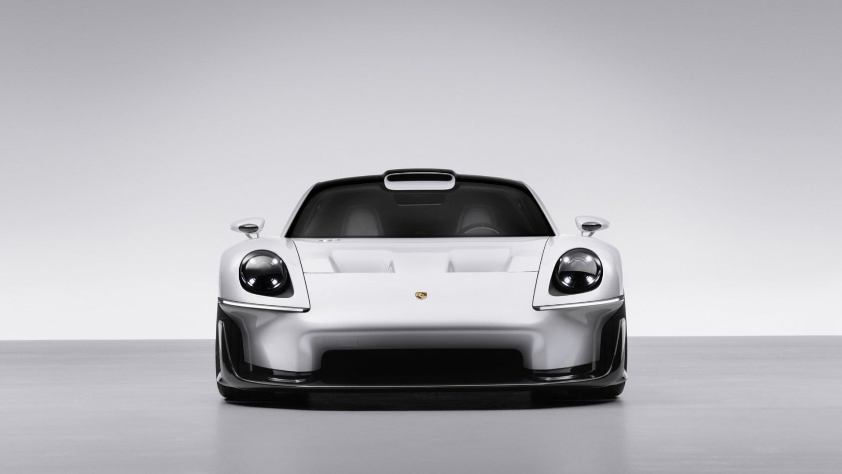 Porsche Mission S przód