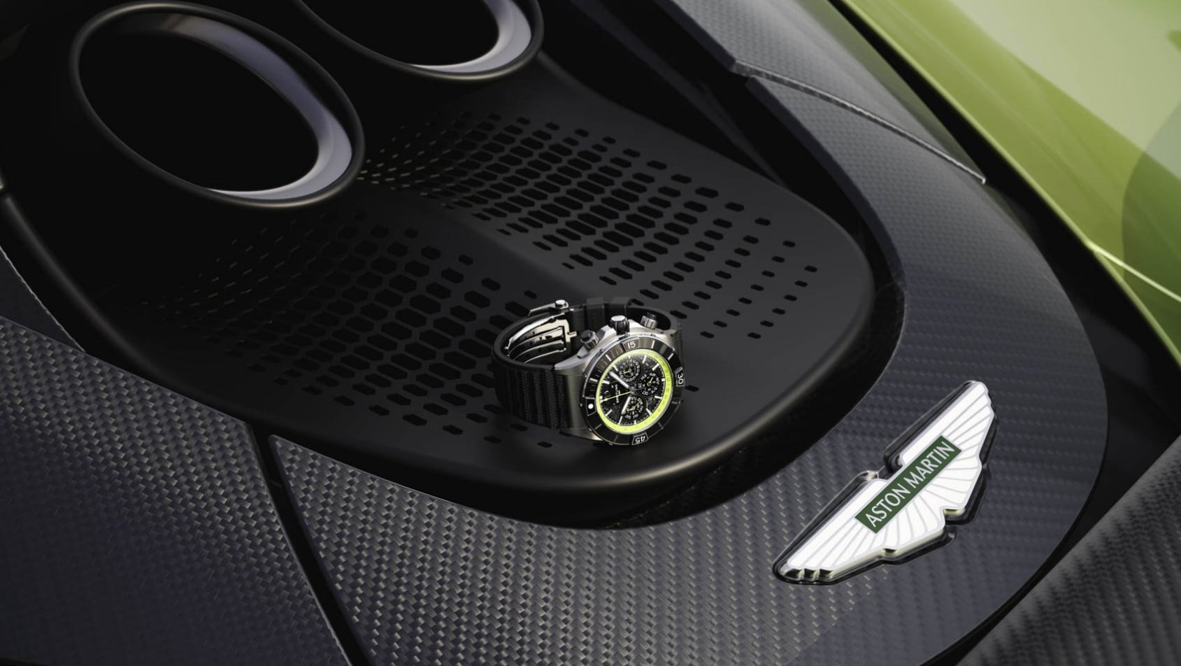 Aston Martin Valhalla i breitling