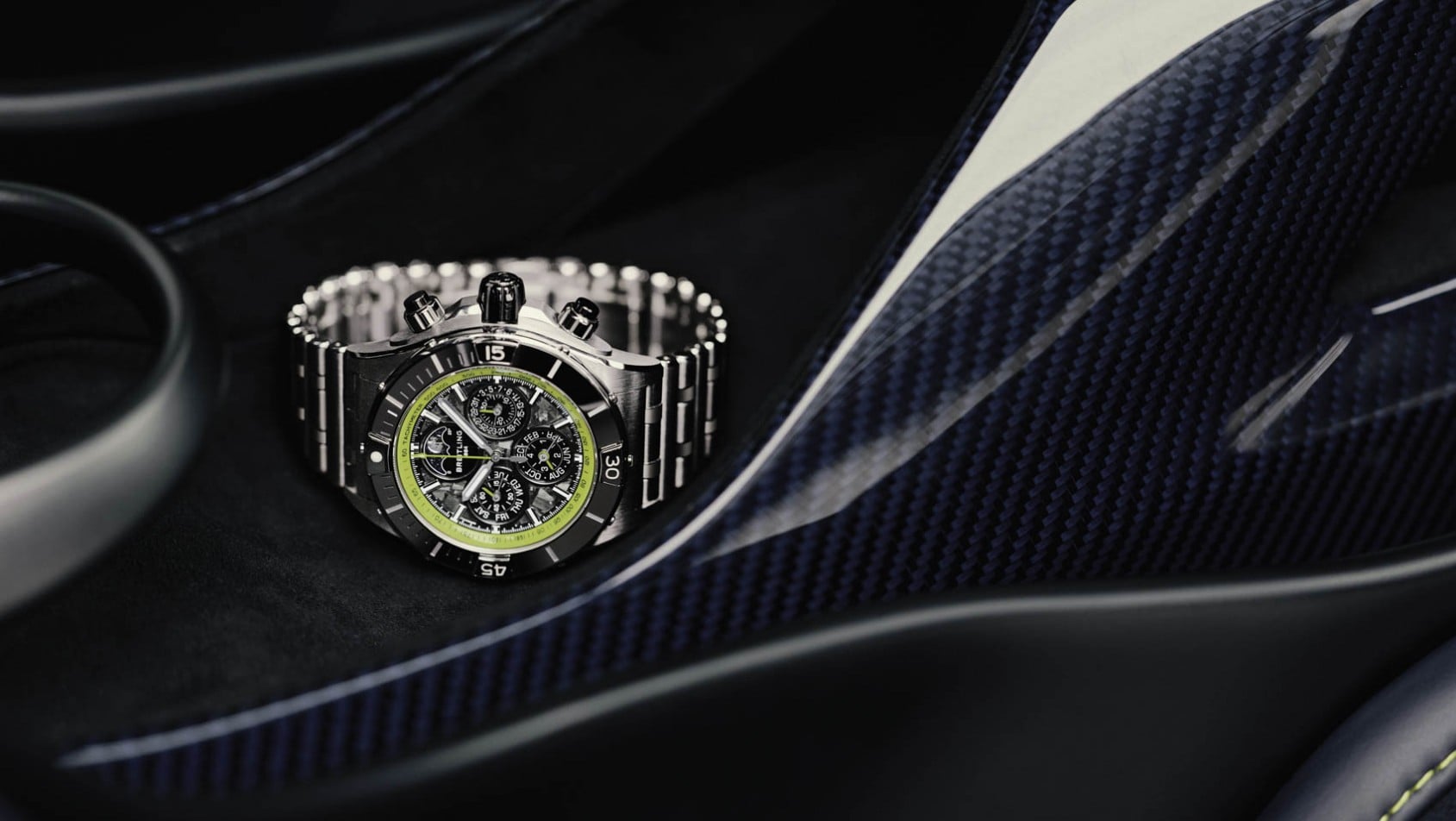 Aston Martin Valhalla breitling zegarek