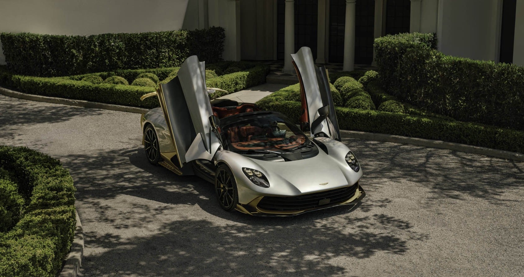 Aston Martin Valhalla Spider drzwi