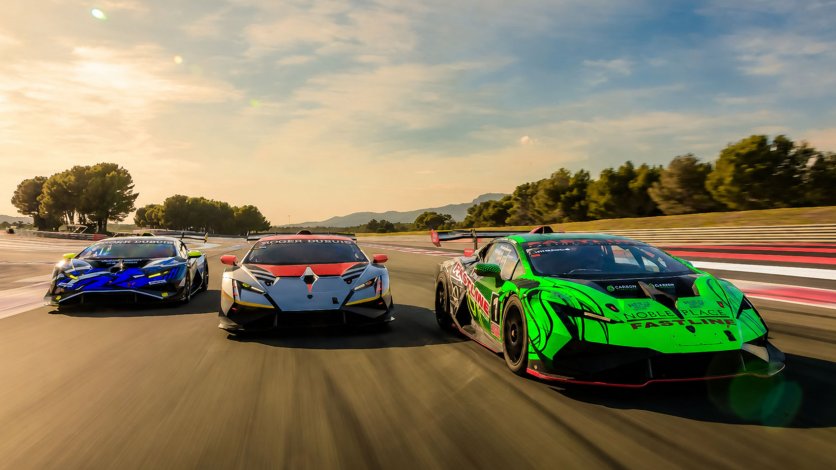 Auta na torze Circuito de Sevilla