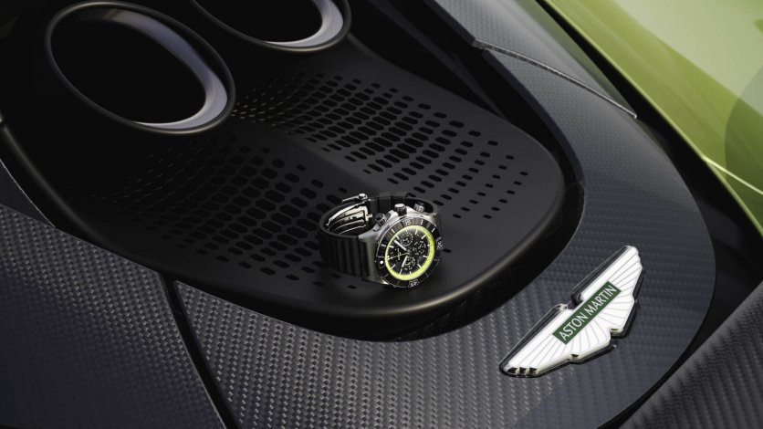 Aston Martin Valhalla i breitling