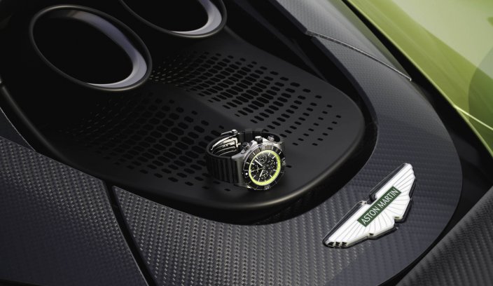 Aston Martin Valhalla i breitling
